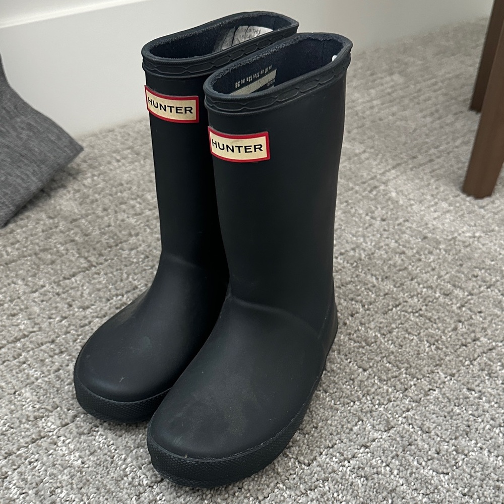Toddler Hunter Matte Black Classic Tall Rain Boots with Red Logo Trim